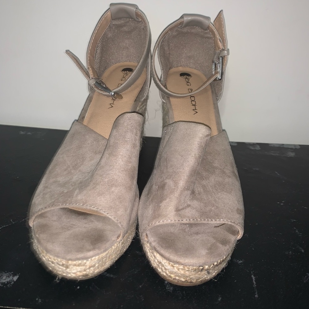 Cute tan wedges - Picture 4 of 4